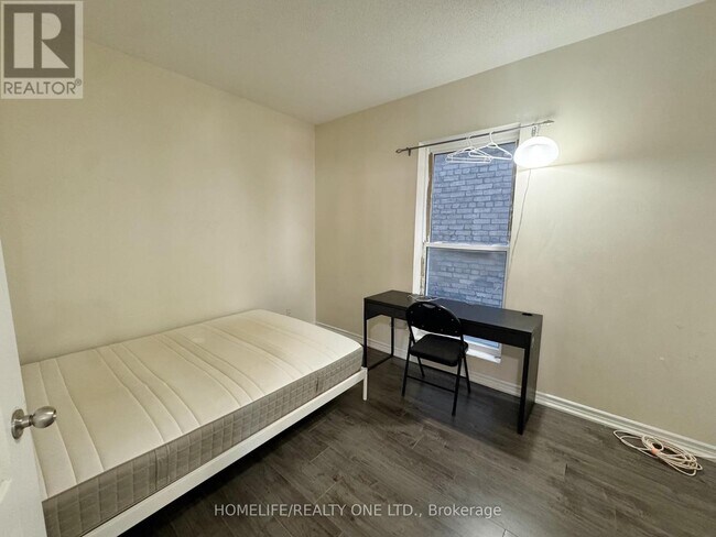 Photo - 135 James St S Unit 314