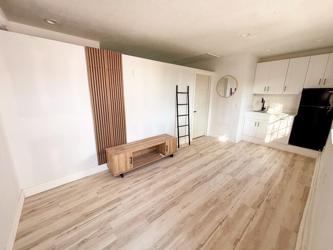 Building Photo - 14720 SW 154th Ter Unit apartment