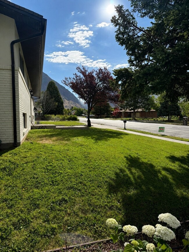 Photo - 4860 Country Club Dr