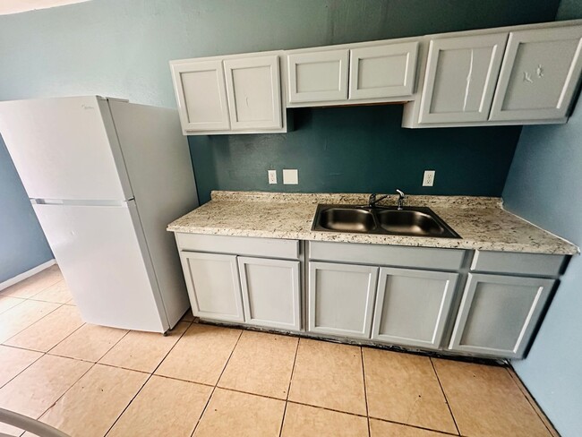 Photo - 407 W AVENUE E. Unit 1