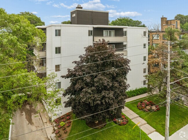 Photo - 1903 Bayview Avenue