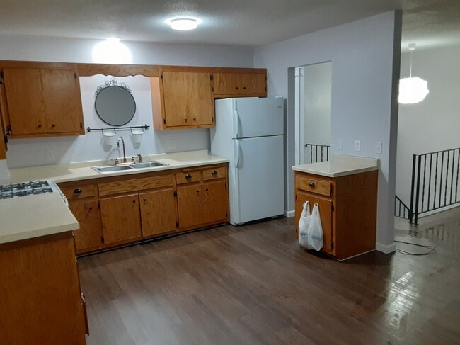 Kitchen - 210 Leighton Dr Unit 2