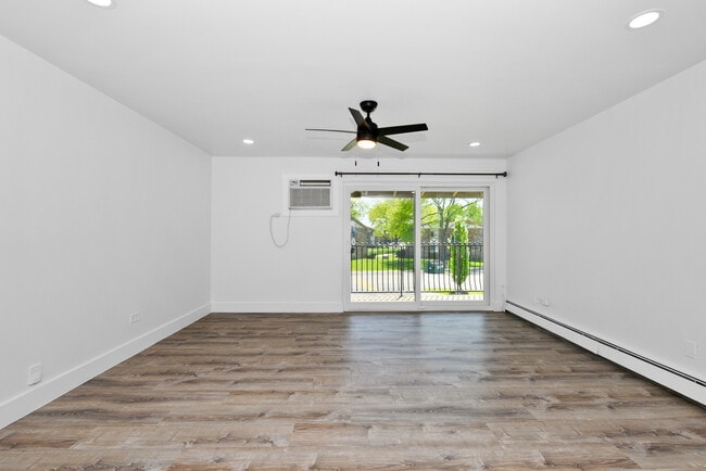 Photo - 16W 540 Lake Dr