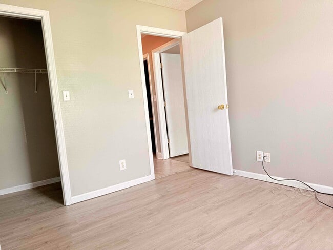 Photo - 1327 Roundtable Dr