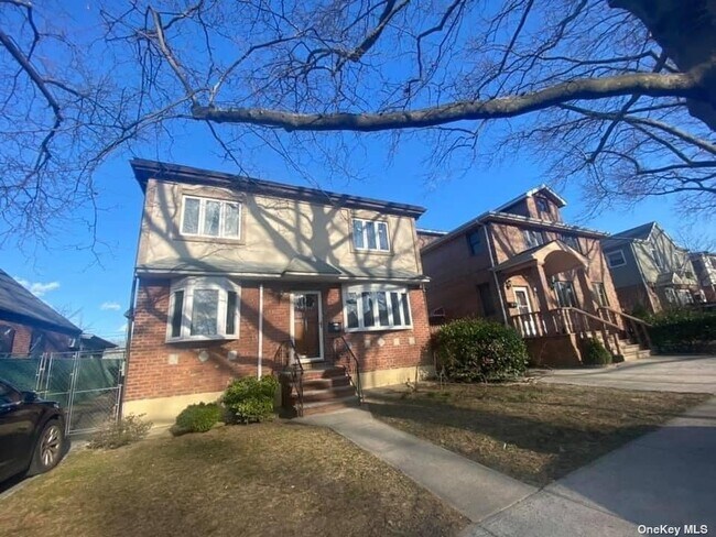 Photo - 77-11 168th St