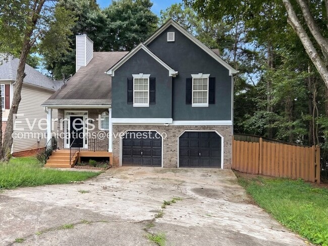 Building Photo - 4 Bed/3 Bath Home with Fenced Yard & Garage / Available Now!