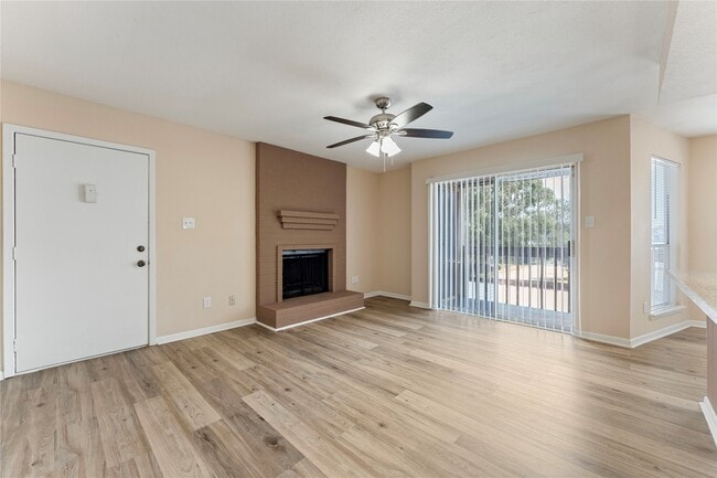 Photo - 3919 Fairmont Pkwy