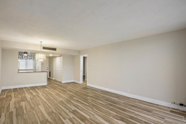 Photo - 4100 Tivoli Ct Unit 208