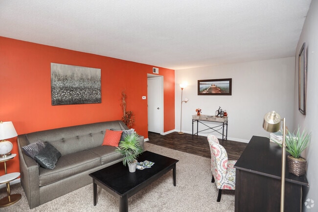 2BR, 1BA - 953 SF