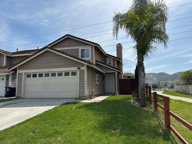 Building Photo - Stunning 5 Bedroom Rental Home with 2 Full...