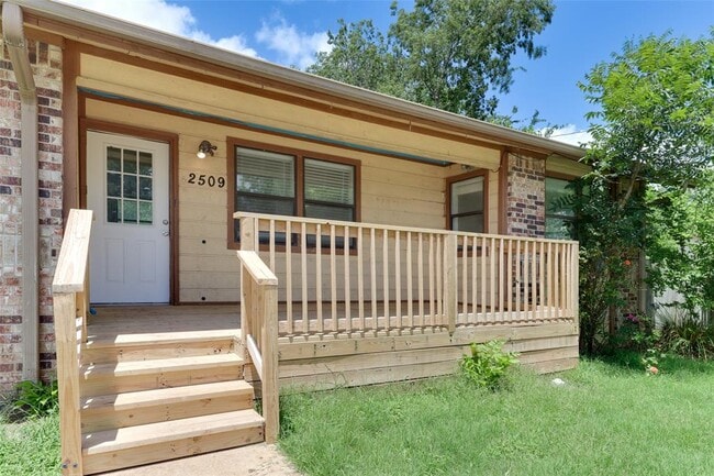 Photo - 2509 Sumac Ln