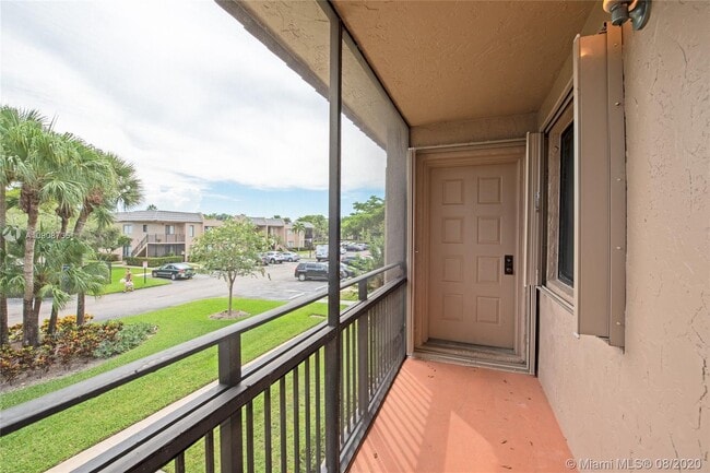 Photo - 320 Racquet Club Rd Unit 204