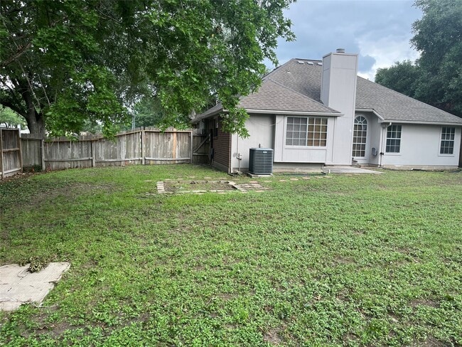 Building Photo - 11302 Meadowchase Dr Rental