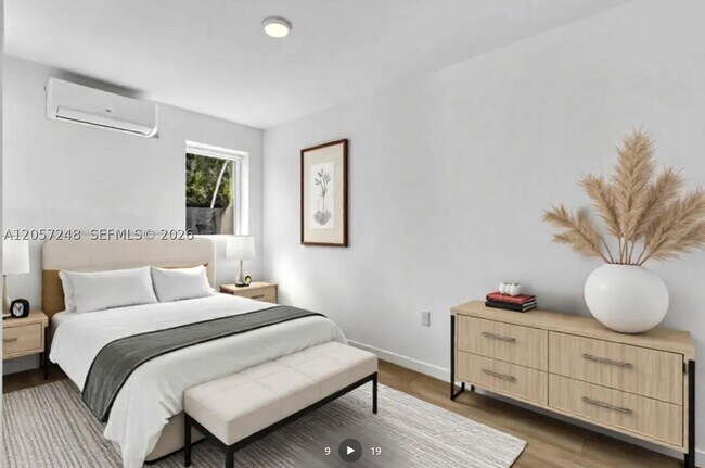 Photo - 709 SW 4th St Unit 1