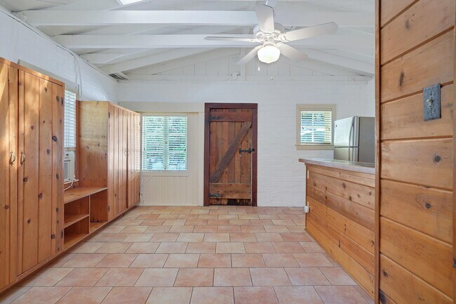 21652 Encina Rd