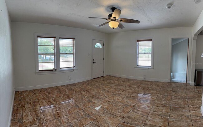 Photo - 702 W Peninsular St
