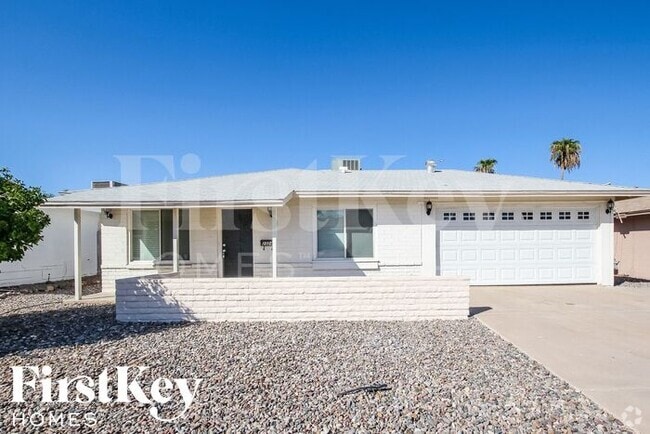 Building Photo - 2324 E Paradise Dr Rental