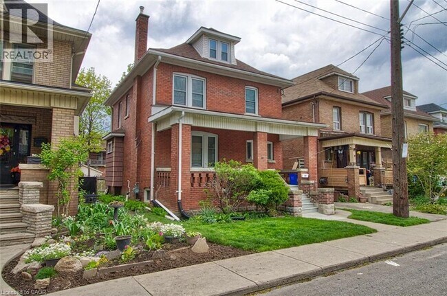 Photo - 70 Spadina Ave