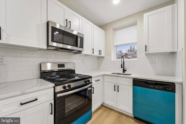 Photo - 5959 Upland Way