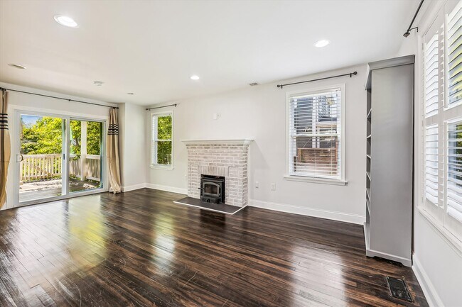 Photo - 2612 33rd St SE