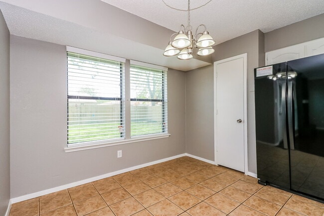 Photo - 7608 Meadowlark Ln N