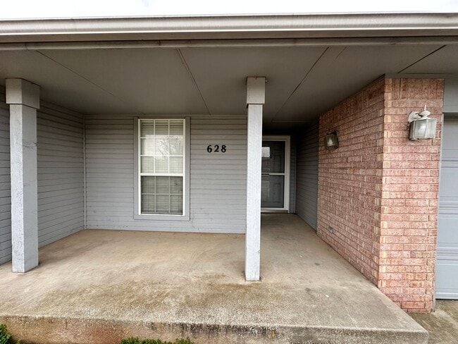 Photo - 3bed/2bath House Available for Rent in Moore Close to I-35!!