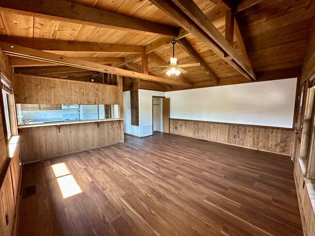 Cute 1 Bedroom Unit Close to Downtown - Cute 1 Bedroom House Unit Close to Downtown