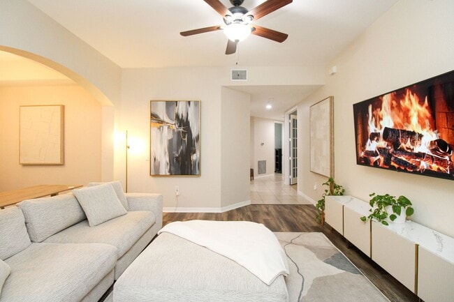 Building Photo - 1355 Mariposa Cir Unit 102