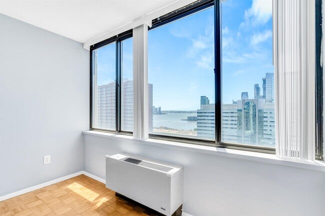 Photo - 45 River Dr S Unidad 2305