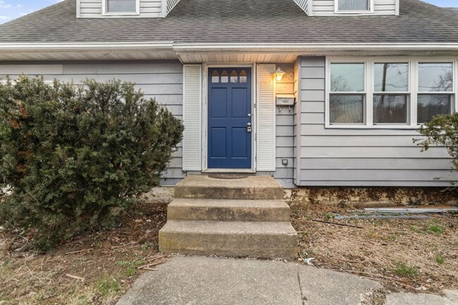 Photo - Single family Walking distance to UofD; Av...