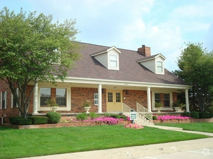 Building Photo - Windsor Court Rental