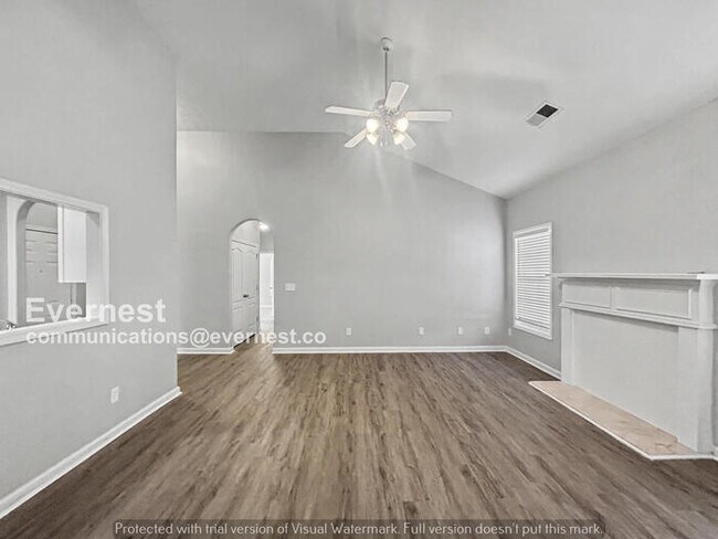 Photo - 3 Bed/2 Bath Home with Garage / Pet-Friendly / Available Now!