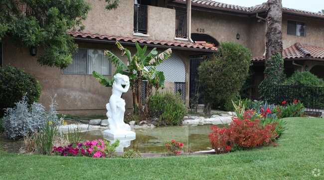 Exterior Photo - Live Oak Plaza