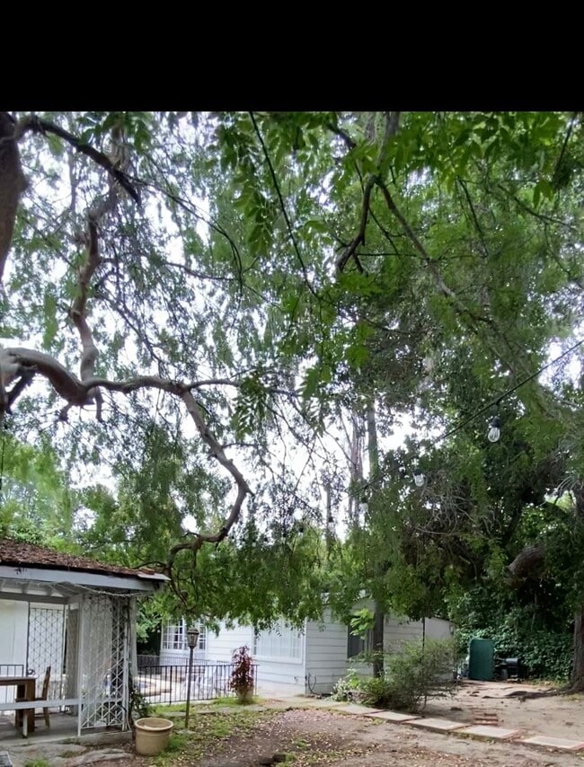 Photo - 15700 Dickens St Unidad Guest House