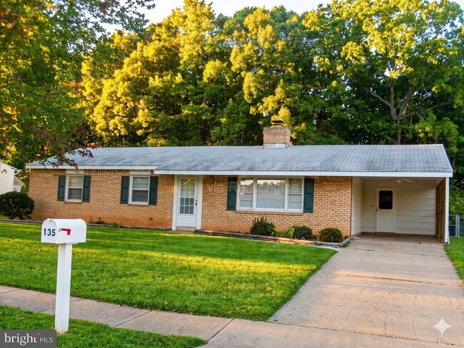 Building Photo - 135 Winewood Dr