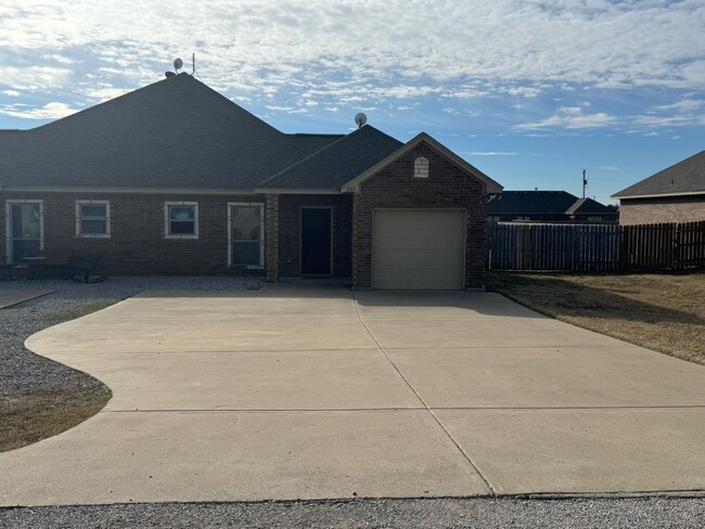 Garage Parking! Fenced Yard/PETS welcome - Garage Parking! Fenced Yard/PETS welcome Casa Adosada