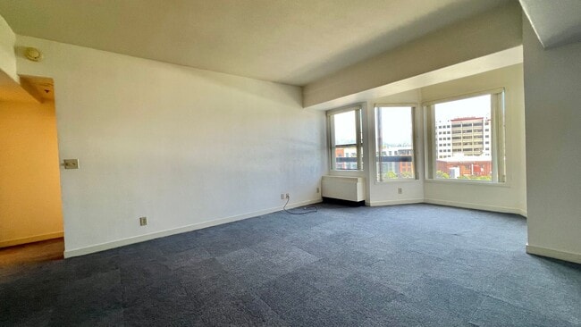 Building Photo - Spacious and convenient  east-facing 1Bd 1... Unit 614 Rental