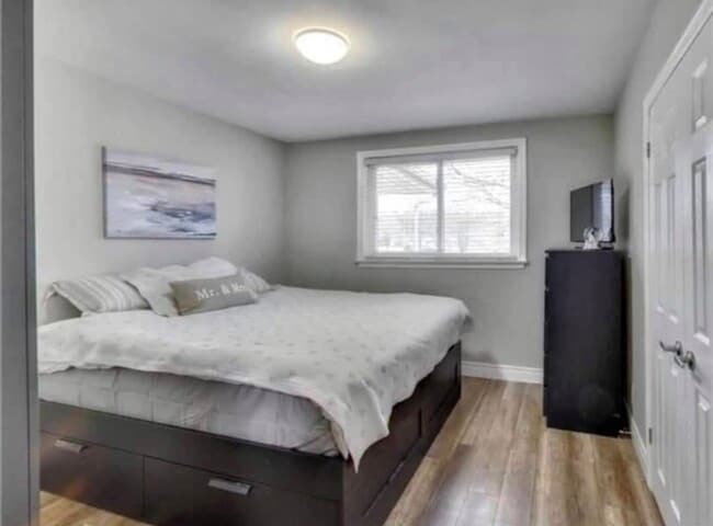 Photo - 221 Maplegrove Av