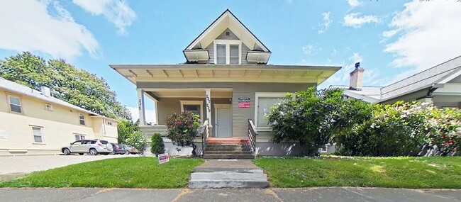 1 Bedroom Triplex ~ Close to Campus ~ Cat ... - 1 Bedroom Triplex ~ Close to Campus ~ Cat ... Apartamento Unidad 227 NW 9th St