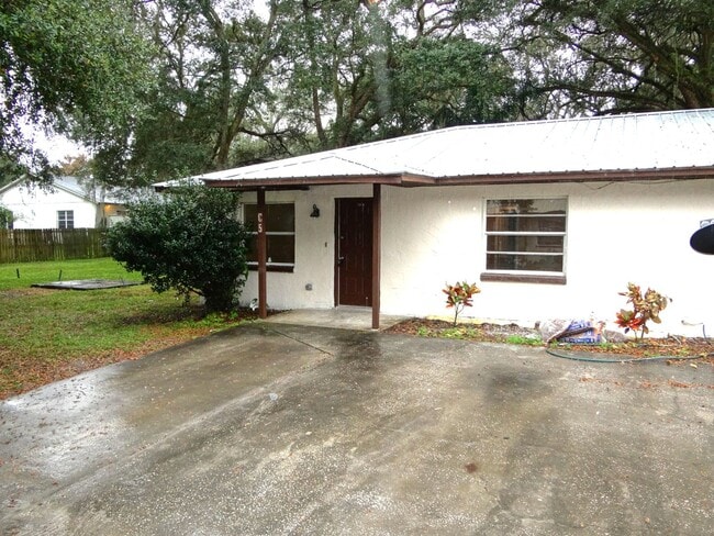 Building Photo - 2/1 rental - Move in special