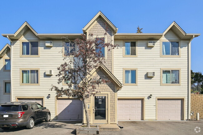 Building Photo - Parkwood Pond Rental