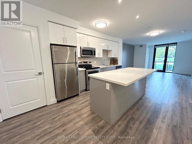 Photo - 460 Belmont Ave W