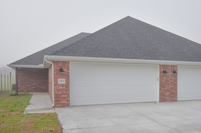 Building Photo - 3 Bedroom 2 Bath Duplex in Prairie Grove!!