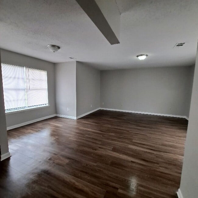 Photo - 606 Weaver Rd