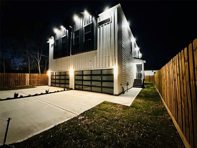 Photo - 610 E 41st St