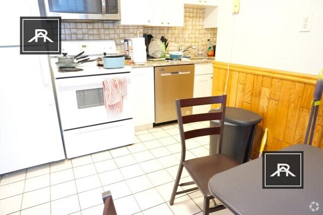 Building Photo - 2 bedroom in Brighton MA 02135 Unit 4 Rental
