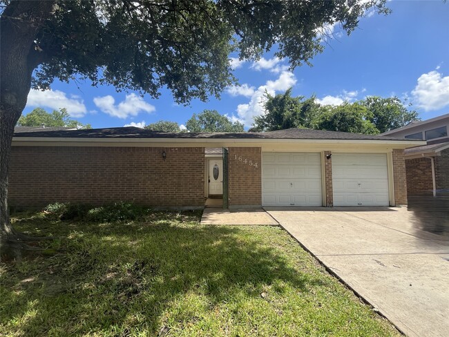Building Photo - 16454 Hickory Knoll Dr