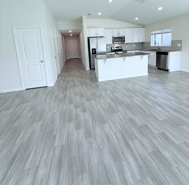 Photo - 738 Sarner Pass Wy.