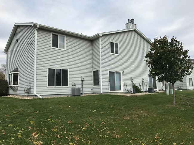 Photo - Spacious End Unit 2 Bed/1 Bath Townhome!