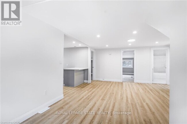 Photo - 10 Comet Ave Unité 2